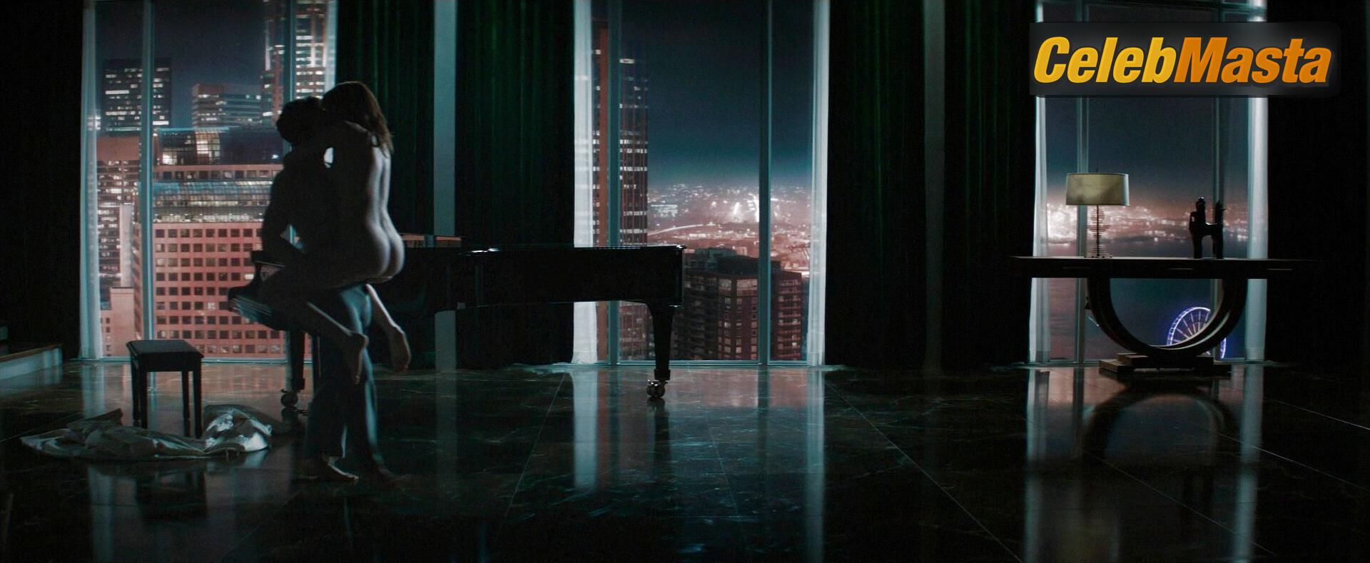 Dakota Johnson Dakota Johnson Topless Photo Set from Fifty Shades Of Grey - Photo 11 of 13