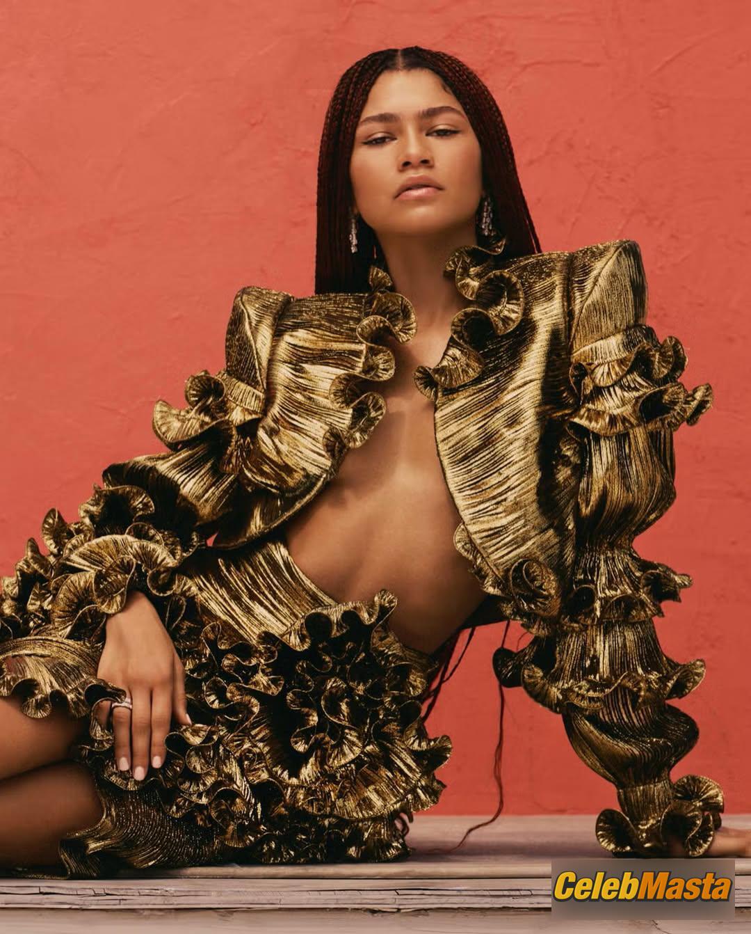 Zendaya Zendaya Nude Pics from the Set of Elle Magazine - Photo 7 of 11