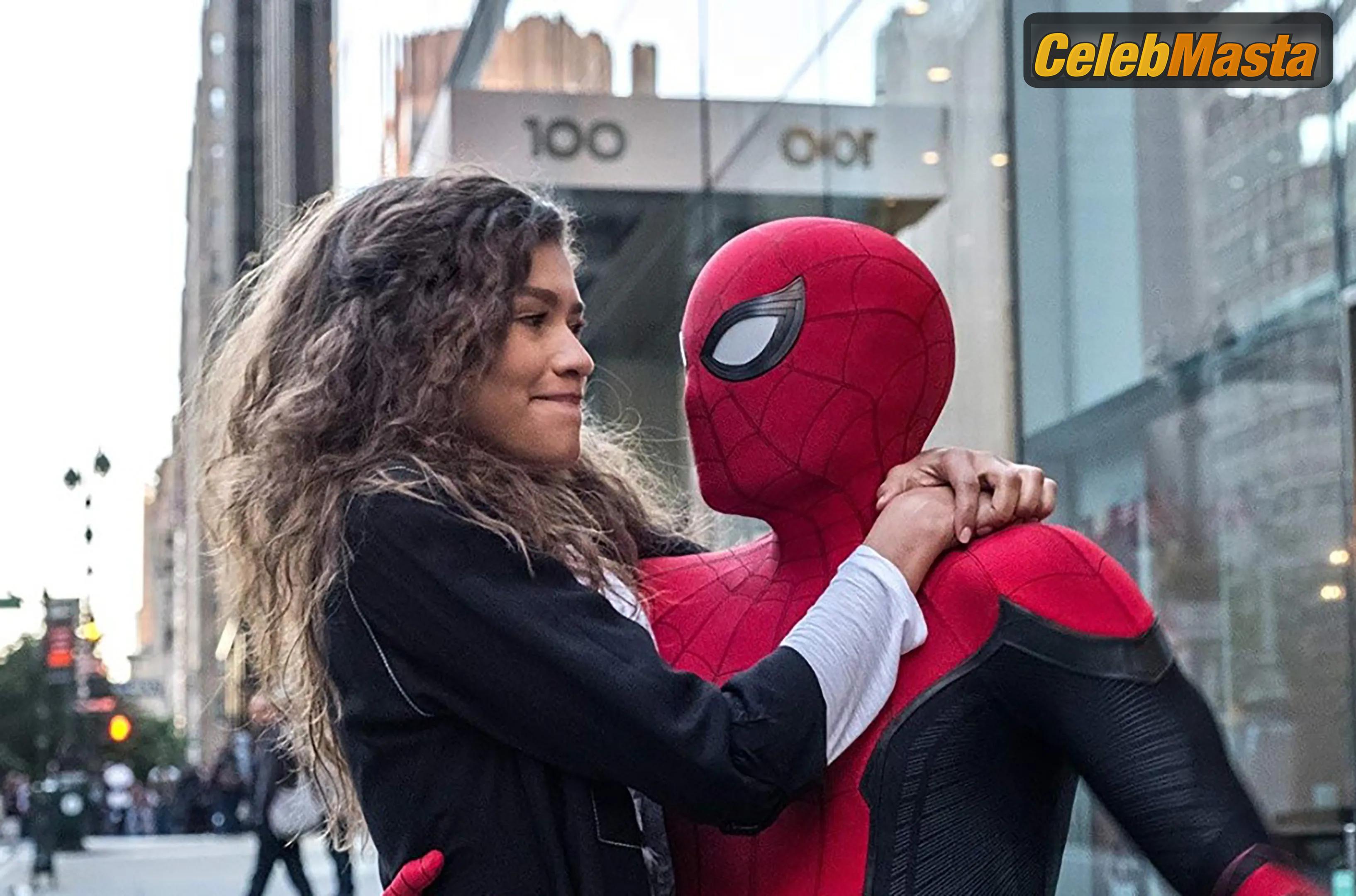 Zendaya Topless Photo Set from Spider-man No Way Home photo 1
