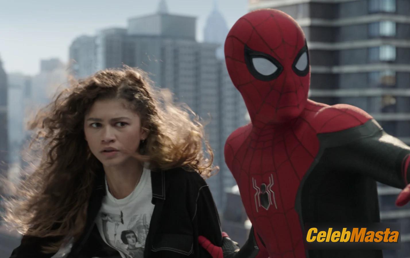 Zendaya Zendaya Topless Photo Set from Spider-man No Way Home - Photo 7 of 9